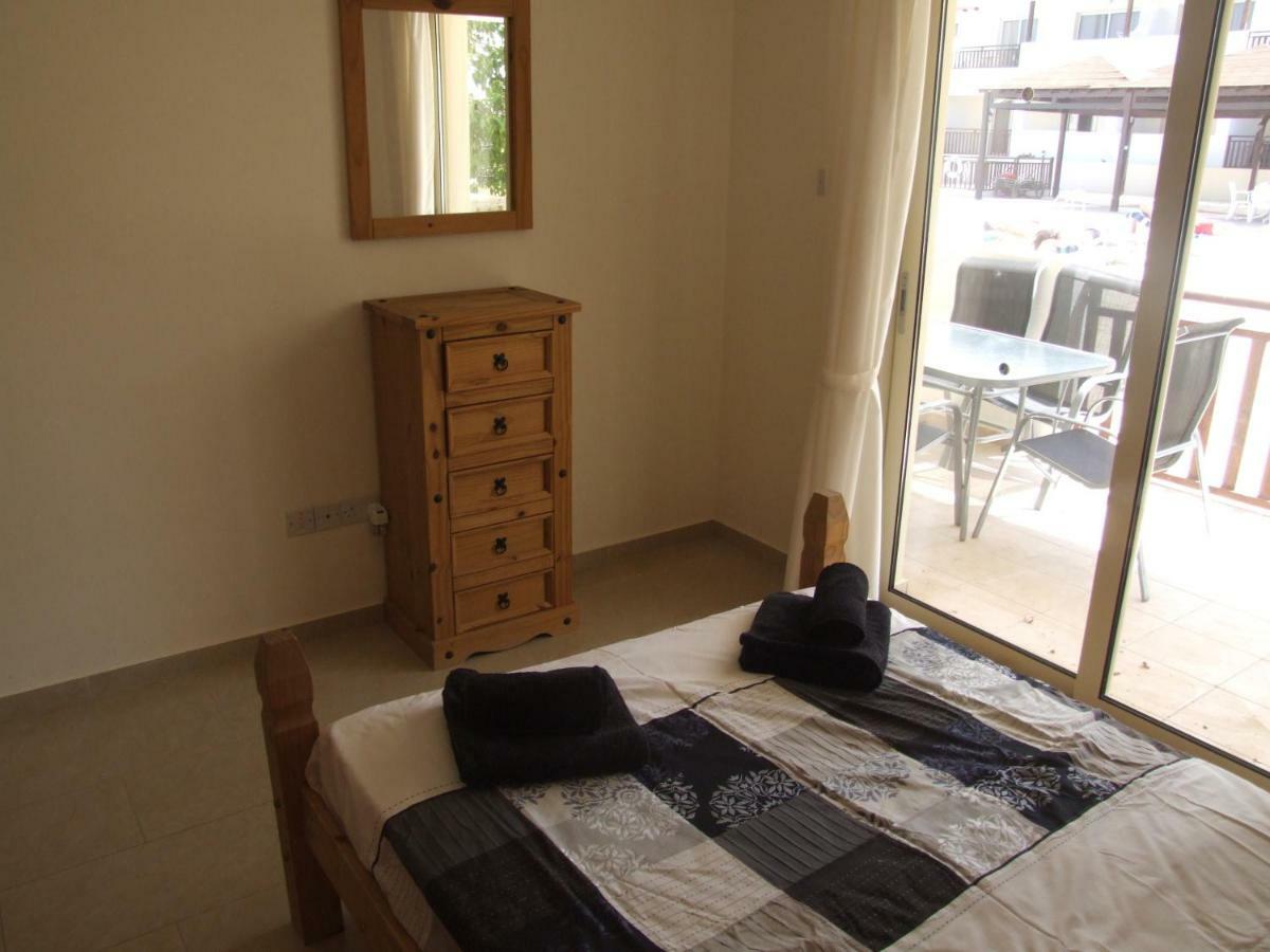 2 Bedroom Poolside Apartment E9 Péjia Kültér fotó