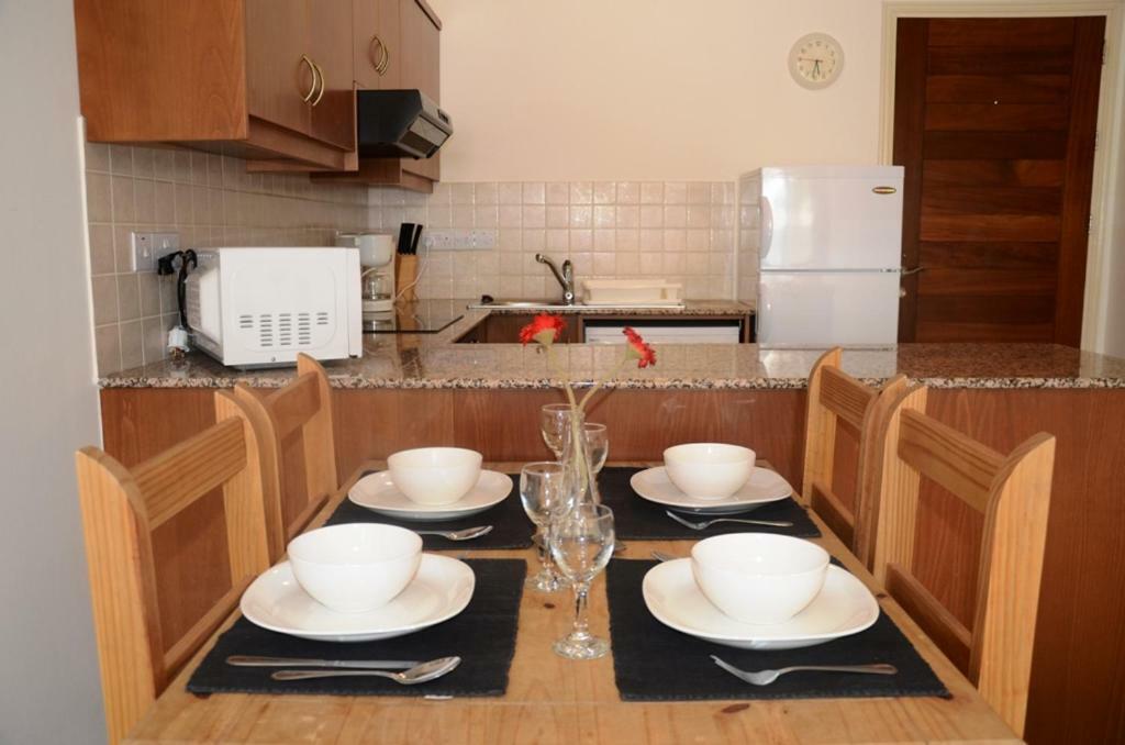 2 Bedroom Poolside Apartment E9 Péjia Kültér fotó