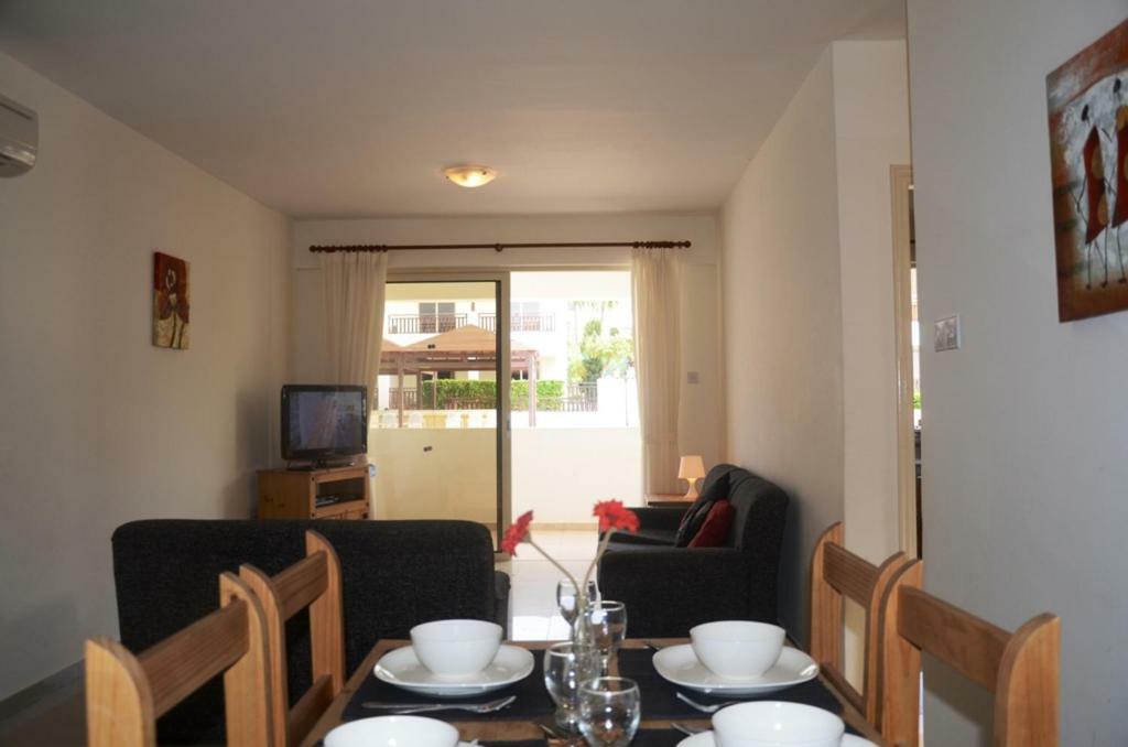 2 Bedroom Poolside Apartment E9 Péjia Kültér fotó