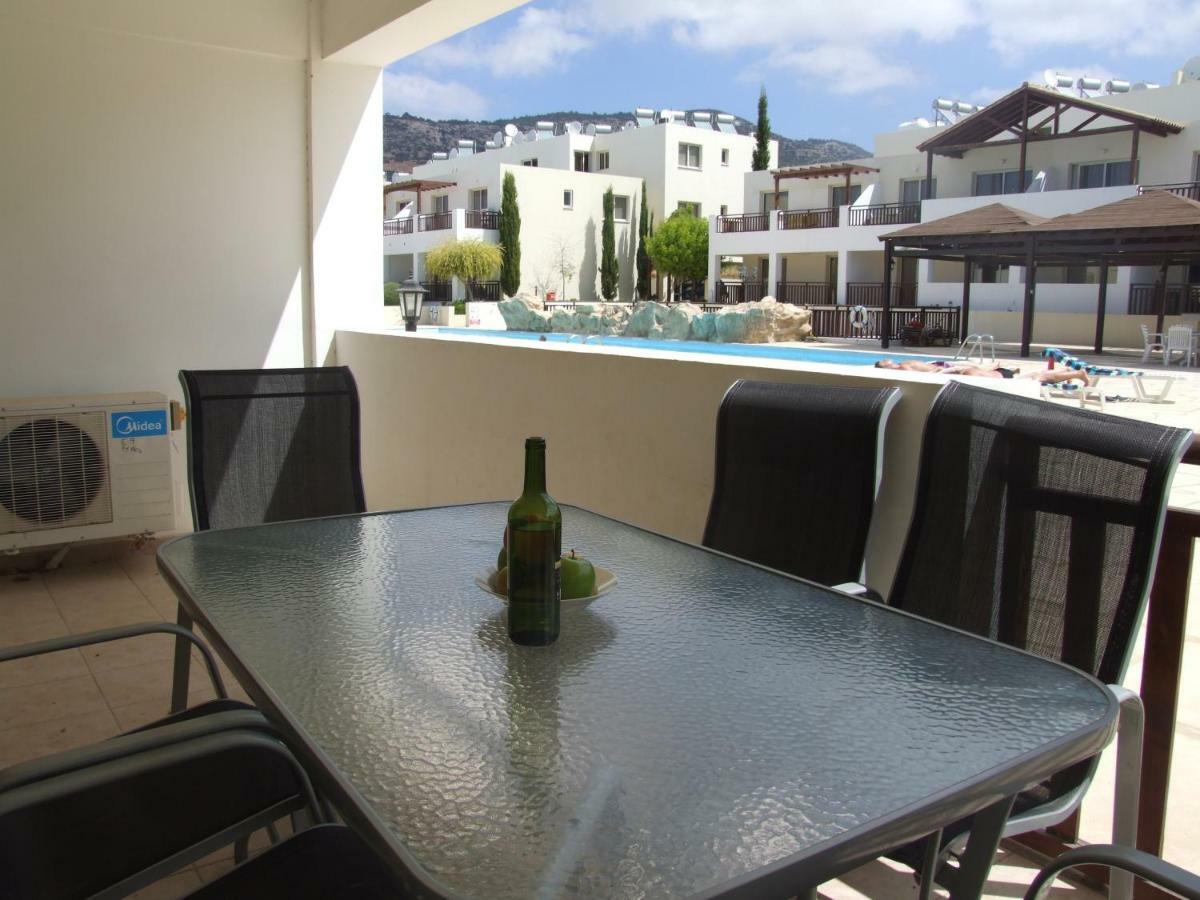 2 Bedroom Poolside Apartment E9 Péjia Kültér fotó