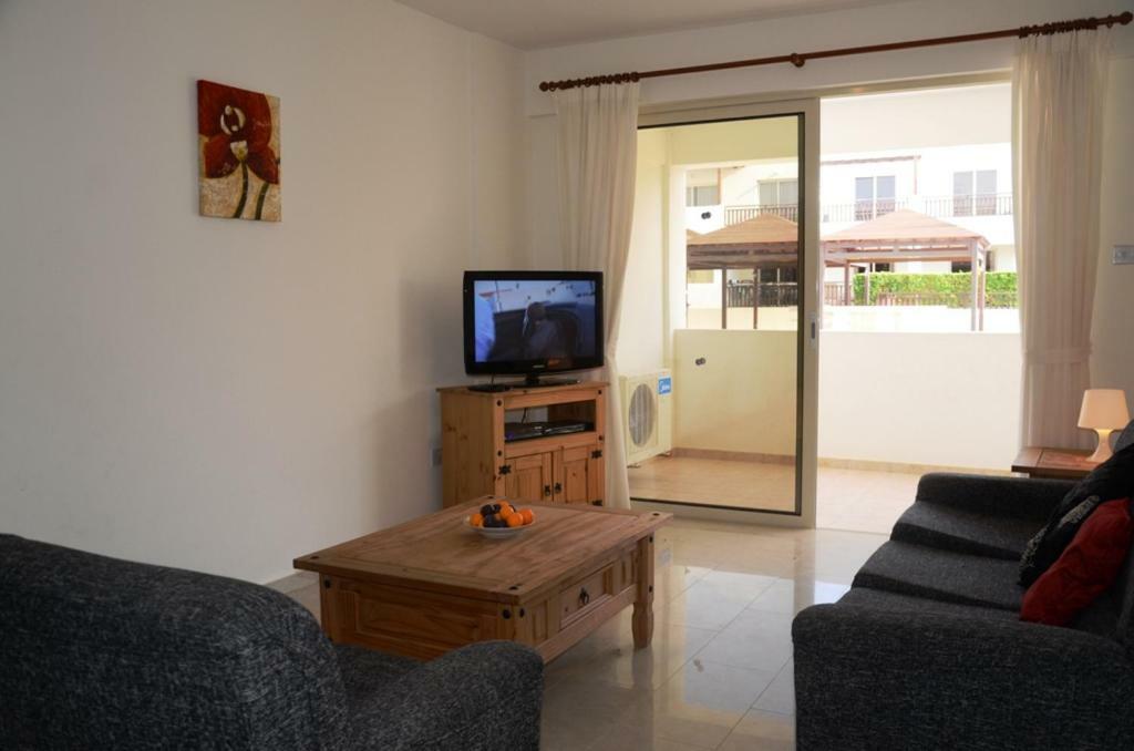 2 Bedroom Poolside Apartment E9 Péjia Kültér fotó