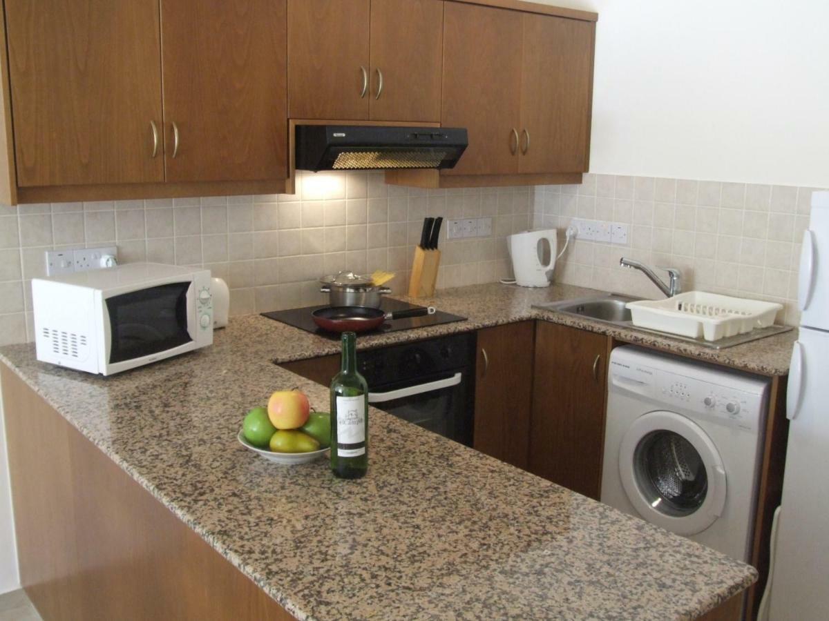 2 Bedroom Poolside Apartment E9 Péjia Kültér fotó