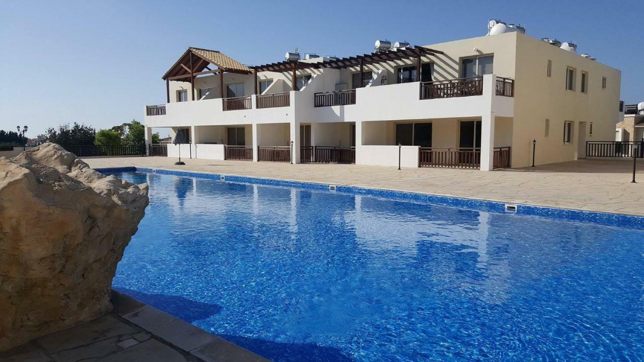 2 Bedroom Poolside Apartment E9 Péjia Kültér fotó