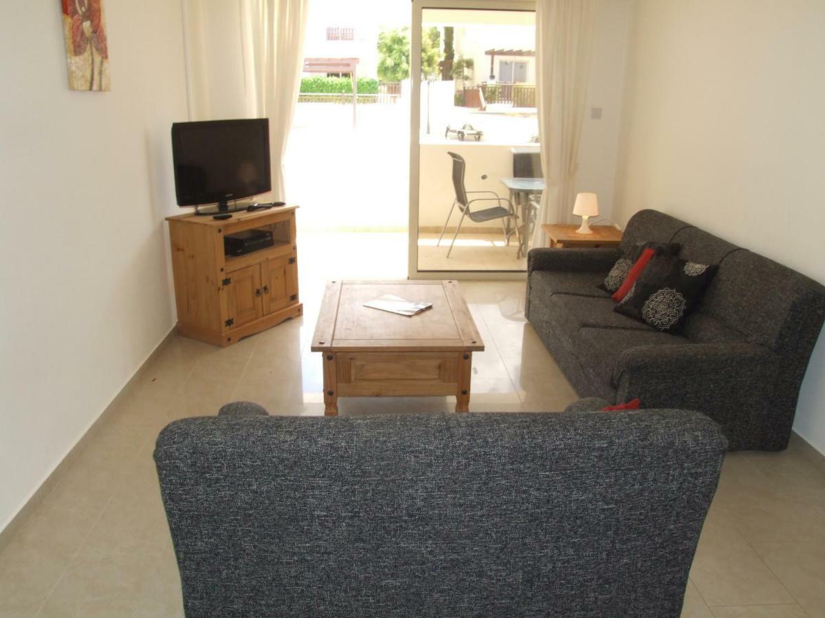 2 Bedroom Poolside Apartment E9 Péjia Kültér fotó