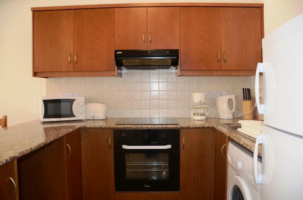 2 Bedroom Poolside Apartment E9 Péjia Kültér fotó